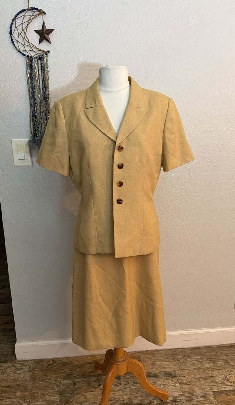Le Suit Petite Women's 2-Piece Short Sleeve Skirt Suit Set, Size 12P, Tan